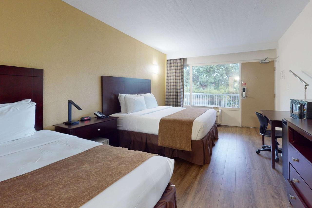 Rodeway Inn&suites Lauderdale Airport&cruise Port Hotel 3*