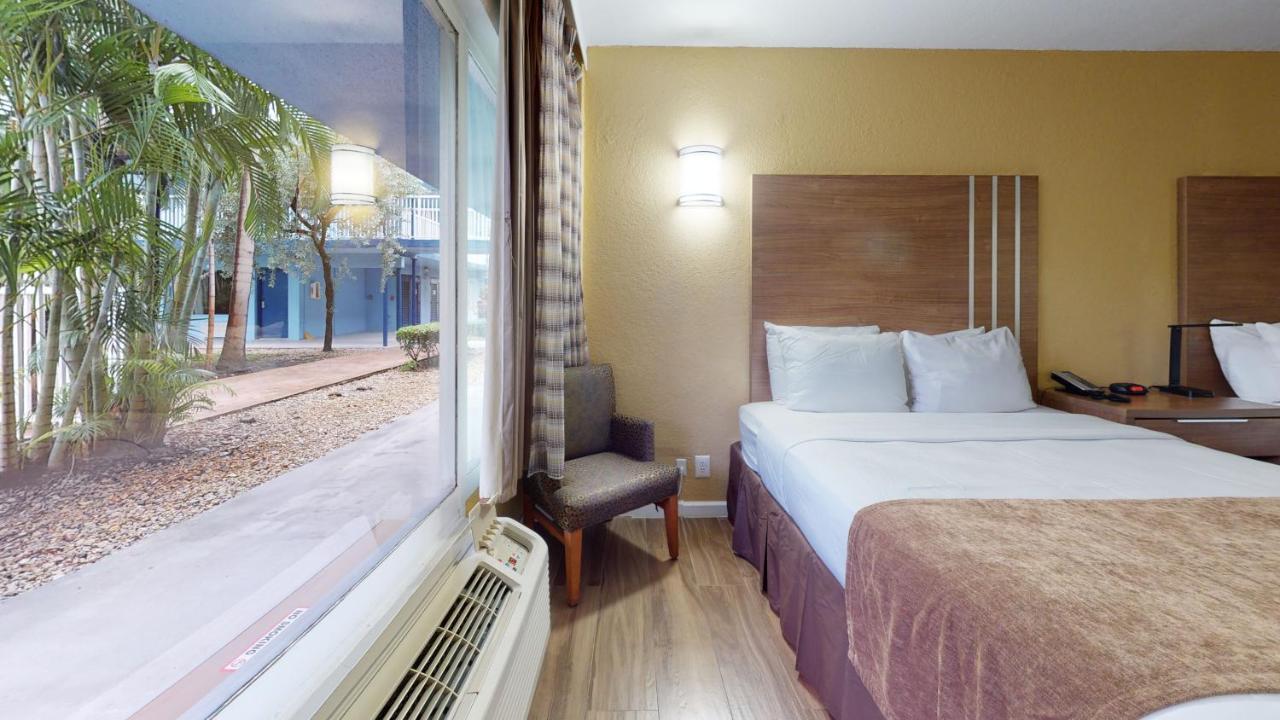Rodeway Inn&suites Lauderdale Airport&cruise Port Fort Lauderdale