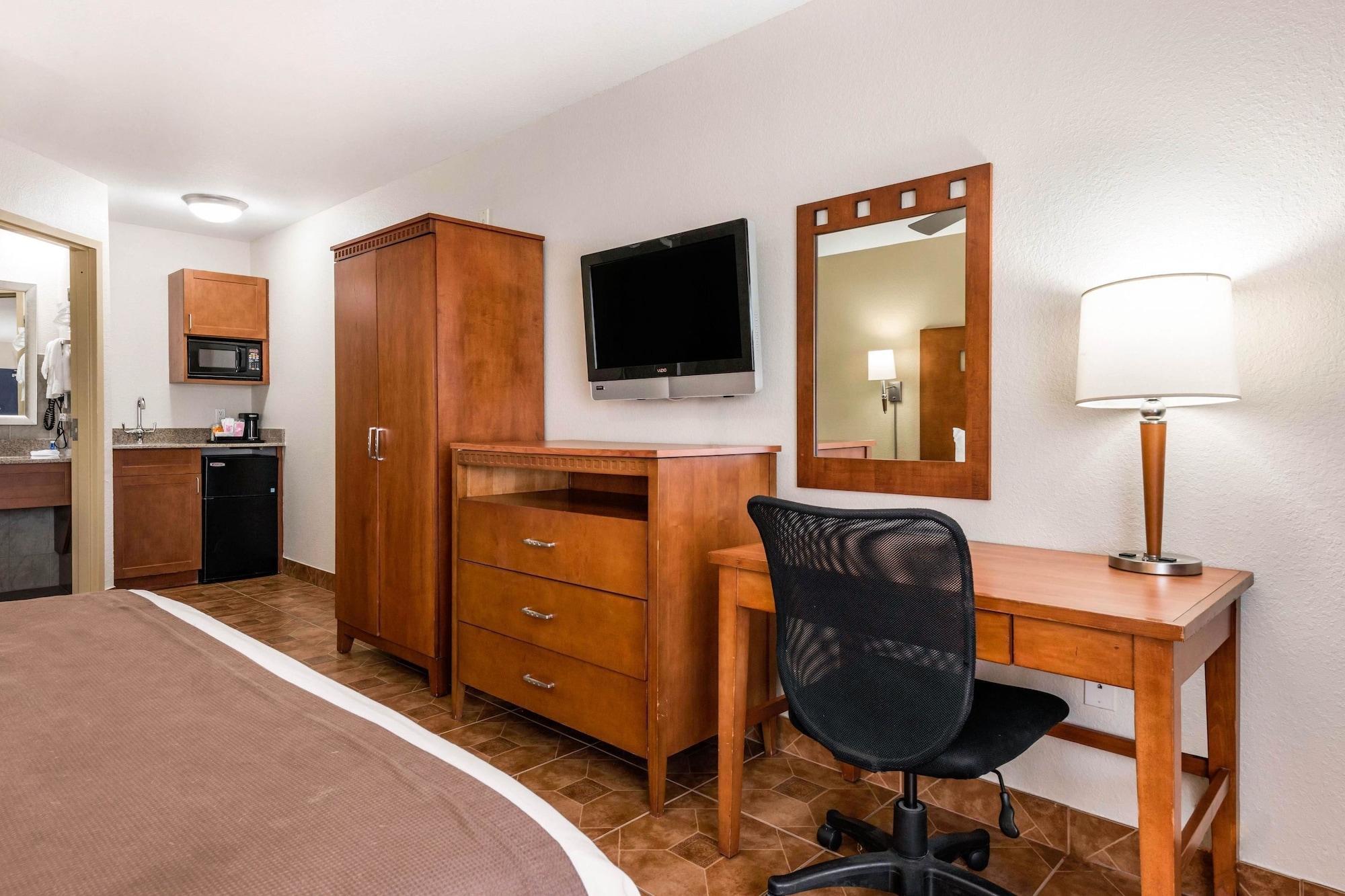Rodeway Inn&suites Lauderdale Airport&cruise Port Hotel 3*
