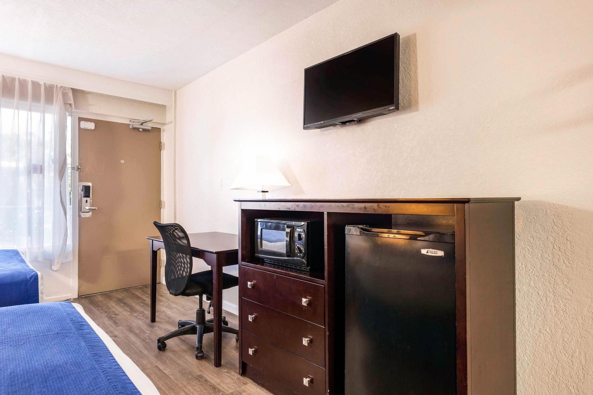 Rodeway Inn&suites Lauderdale Airport&cruise Port