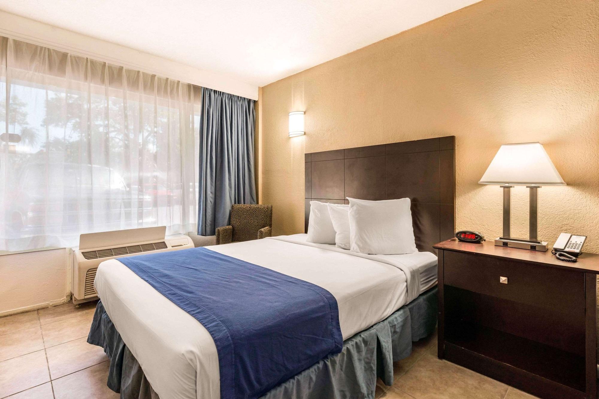 Rodeway Inn&suites Lauderdale Airport&cruise Port