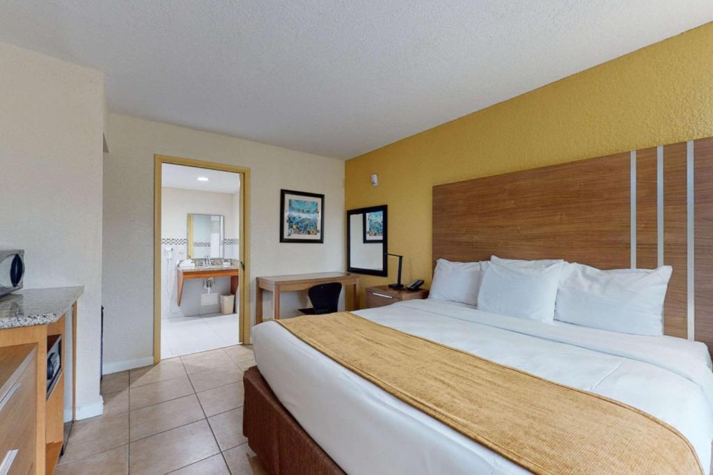 Rodeway & Lauderdale Airport & Cruise Port Hotel Dania Beach