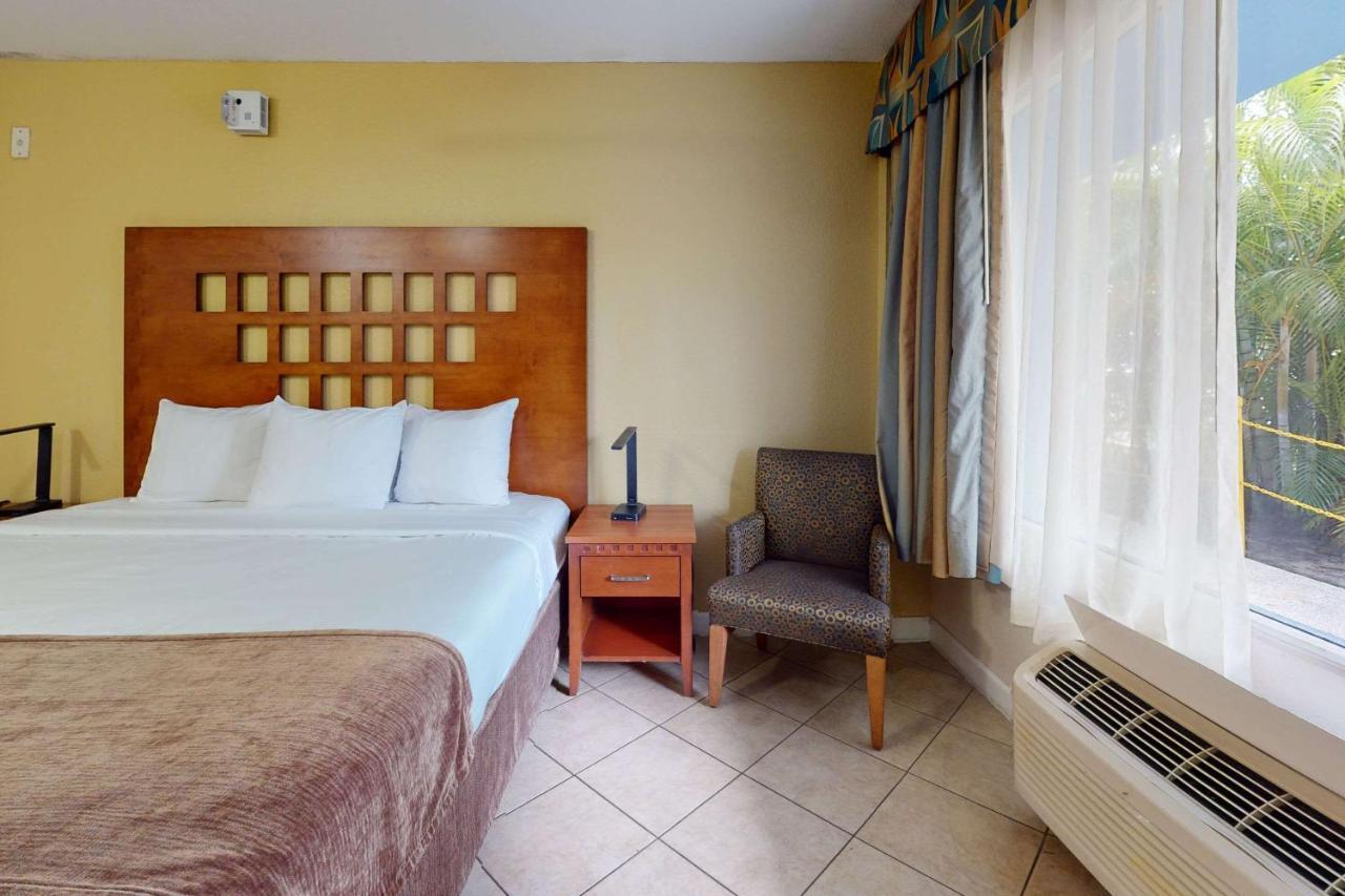 Rodeway Inn&suites Lauderdale Airport&cruise Port Hotel