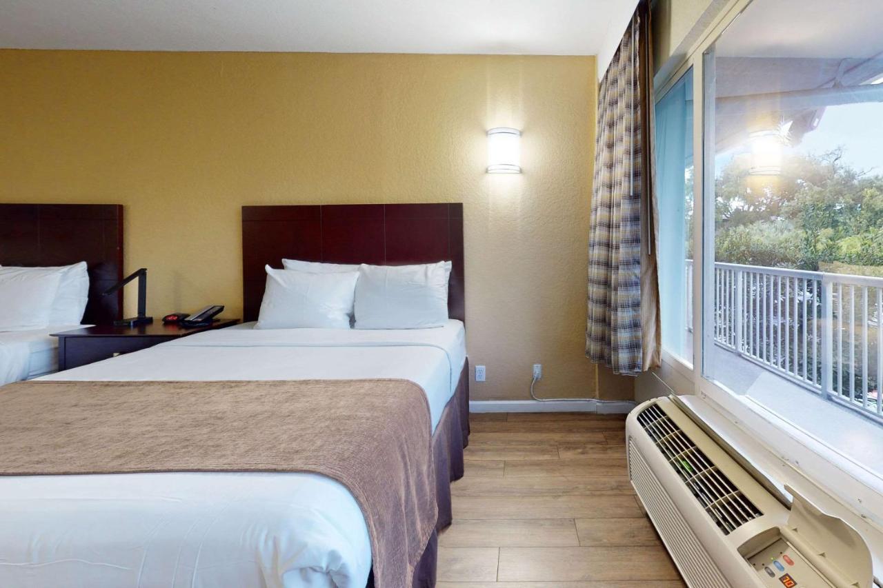 Rodeway Inn&suites Lauderdale Airport&cruise Port Hotel 3*