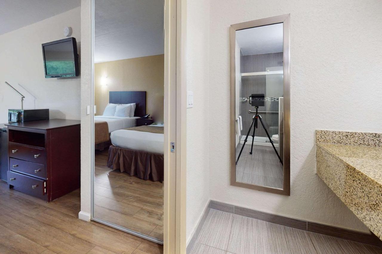 Rodeway Inn&suites Lauderdale Airport&cruise Port Dania Beach